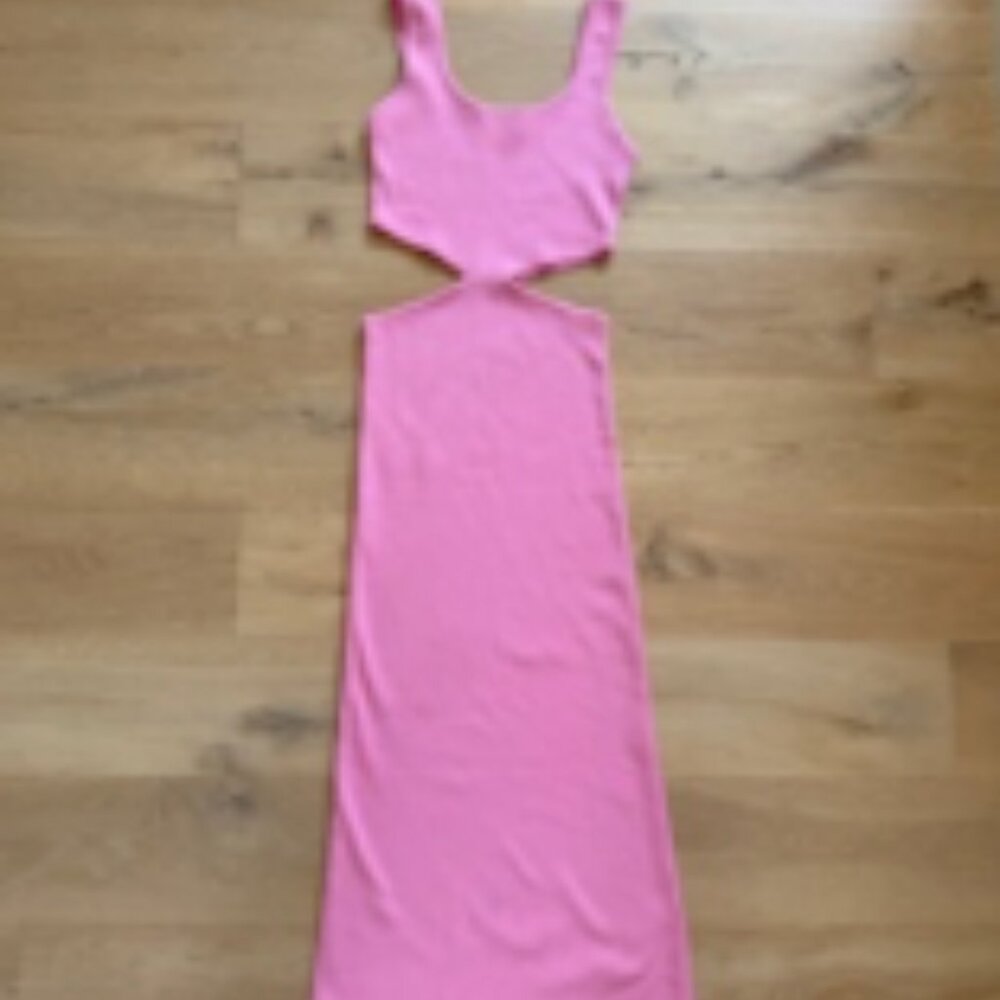 MABLE ROCIO KNIT CUT OUT MIDI DRESS IN PINK SIZE: SMALL
